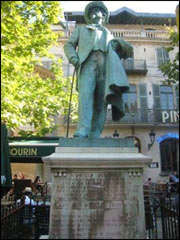  تمثال شاعر المدينة ميسترال