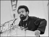 الشاعر والمناضل الحقوقي أميري بركة متحدثا بأحد اجتماعات السود في مارس /آذار 1972 (أسوشيتد برس) 
